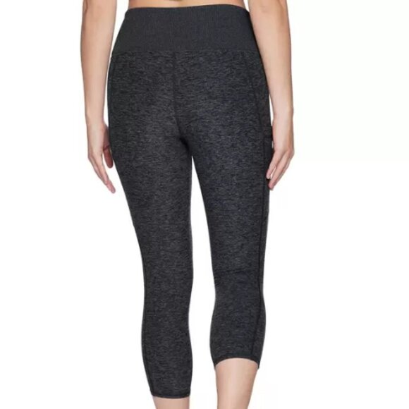 Kirkland Signature Women's Activewear Brushed Capri Grey, size XS - Picture 2 of 7